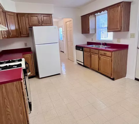 Kitchen - 141 Iris Dr, Waynesboro, VA 22980 photo 3 of 4