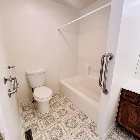 Bath - 141 Iris Dr, Waynesboro, VA 22980 photo 4 of 4