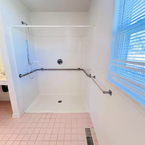 Bath - 141 Iris Dr, Waynesboro, VA 22980 photo 1 of 4