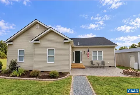 555 Raccoon Rdg, Scottsville, VA 24590