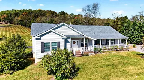 10 Blessing Hill Barn Ln, Raphine, VA 24472