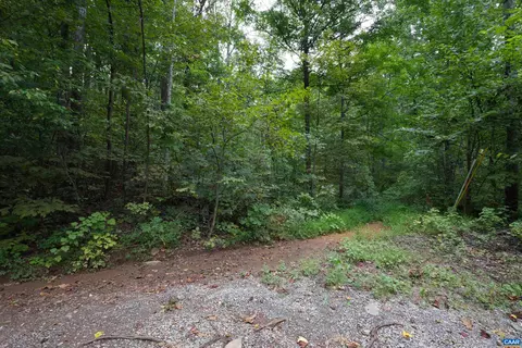 8 9 Red Bird Dr, Stanardsville, VA 22973