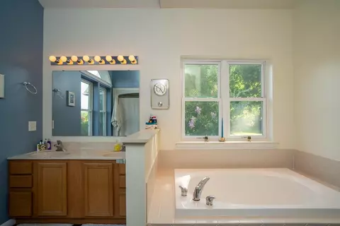 Bath - 190 Ridgemore Dr, Raphine, VA 24472 photo 2 of 5