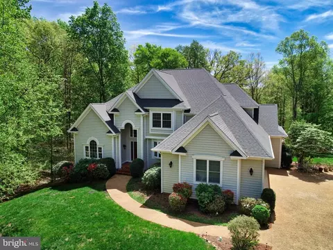 2272 Oakridge Ct, Charlottesville, VA 22911