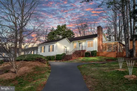 207 Saint Ives Rd, Charlottesville, VA 22911