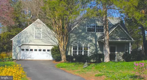 2068 Winterfield Cir, Charlottesville, VA 22911