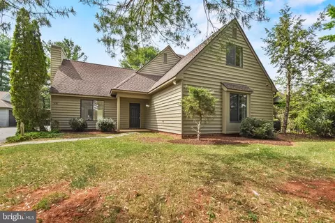 1132 Amber Ridge Rd, Charlottesville, VA 22901