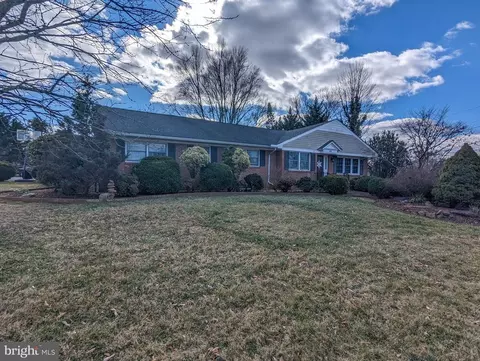 1055 Oaklawn Dr, Culpeper, VA 22701