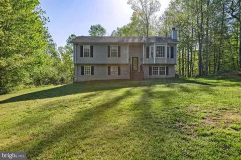 5488 Riverbend Ln, Reva, VA 22735