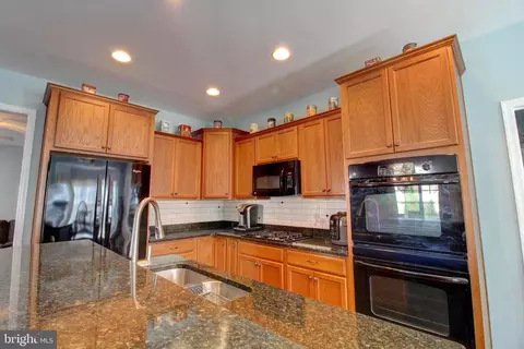 916 Augustine Dr, Culpeper, VA 22701 photo 2