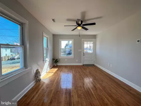 Living - 618 Second St, Culpeper, VA 22701 photo 2 of 4