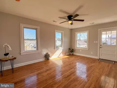 Living - 618 Second St, Culpeper, VA 22701 photo 3 of 4