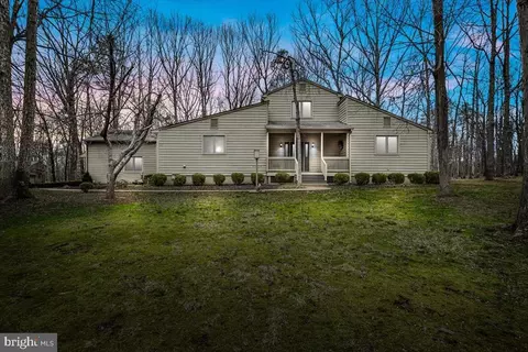 324 Mechunk Creek Dr, Troy, VA 22974