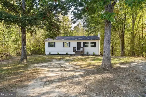 37 Cloverleaf Dr, Bremo Bluff, VA 23022