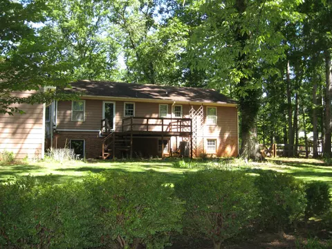 141 Mechunk Creek Dr, Troy, VA 22974