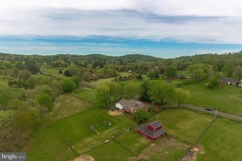 6156 Georgetown Rd, Broad Run, VA 20137 photo 2