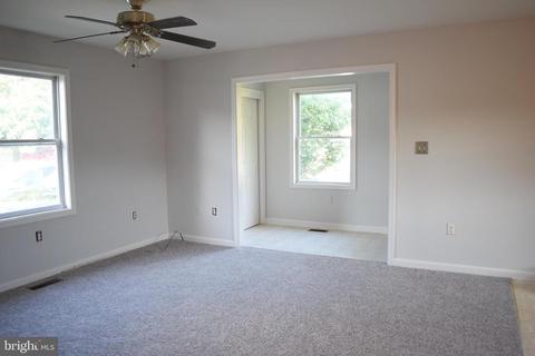 8472 Ashby Ave, Marshall, VA 20115 photo 3