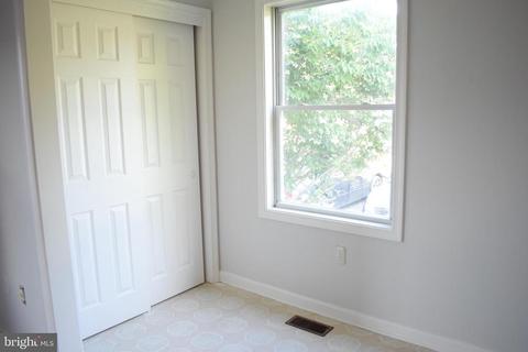 8472 Ashby Ave, Marshall, VA 20115 photo 4