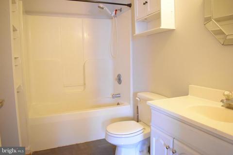 8472 Ashby Ave, Marshall, VA 20115 photo 12