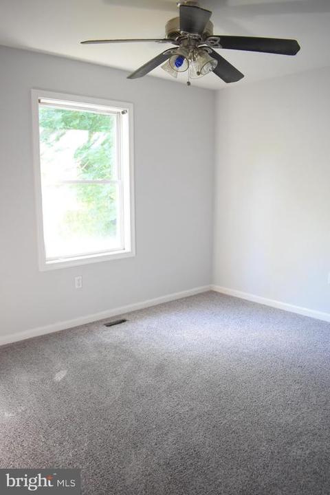 8472 Ashby Ave, Marshall, VA 20115 photo 10