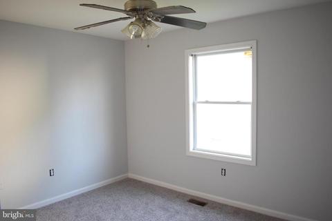 8472 Ashby Ave, Marshall, VA 20115 photo 9