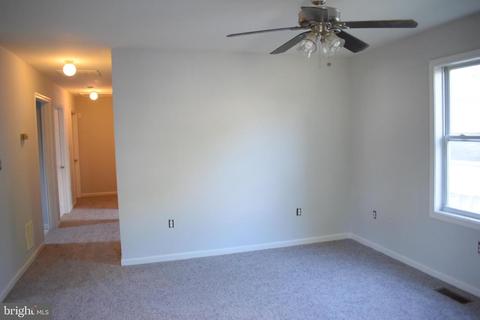8472 Ashby Ave, Marshall, VA 20115 photo 2