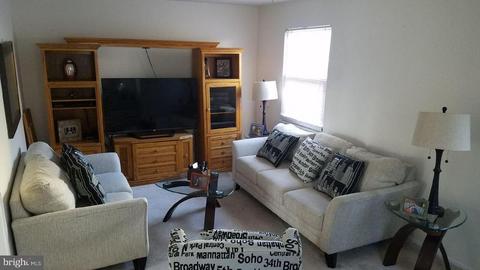 8619 Harrison Ct, Marshall, VA 20115 photo 5