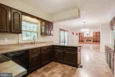 5742 Pendleton Ln, Warrenton, VA 20187 photo 10