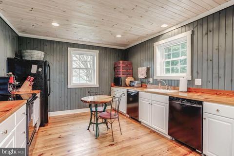 4289 Leeds Manor Rd, Markham, VA 22643 photo 9