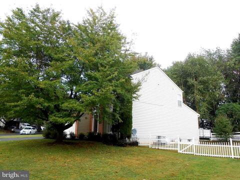 400 Singleton Cir, Warrenton, VA 20186 photo 4