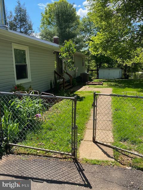 9554 Meetze Rd, Midland, VA 22728 photo 2