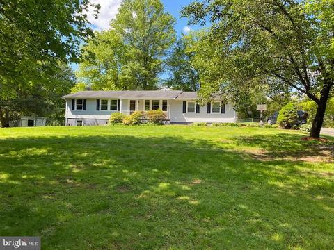 9554 Meetze Rd, Midland, VA 22728 photo 1