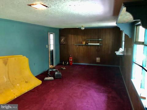 9217 Devonshire Ln, Marshall, VA 20115 photo 3