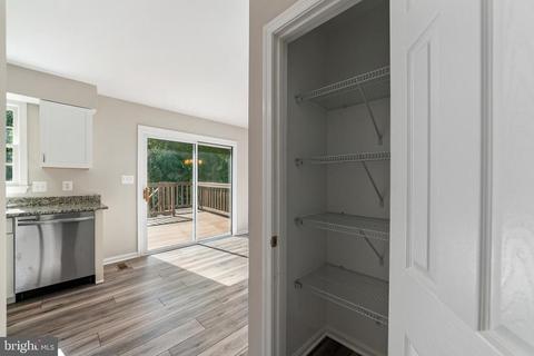 6052 Pilgrims Rest Rd, Broad Run, VA 20137 photo 11