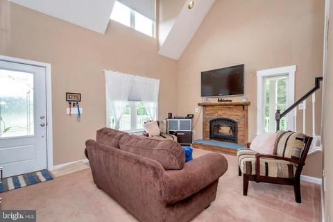 10656 Old Windwright Ln, Midland, VA 22728 photo 3