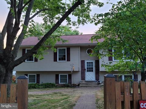 8546 Megs Dr, Marshall, VA 20115 photo 1