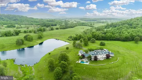 12410 Cove Ln, Markham, VA 22643