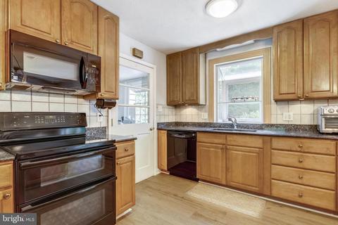 8024 Kettle Run Ct, Catlett, VA 20119 photo 12