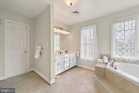 4056 Roberts Cir, Marshall, VA 20115 photo 40