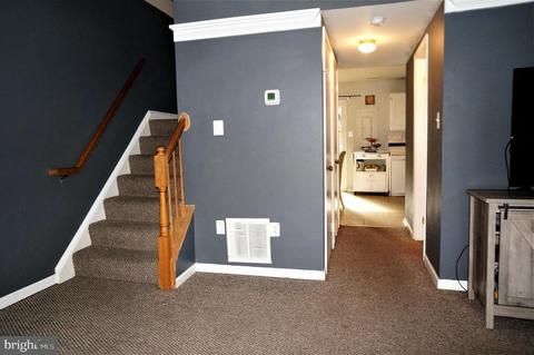 8611 Colston Ct, Marshall, VA 20115 photo 5