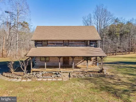 7101 Catbird Ln, Marshall, VA 20115 photo 3