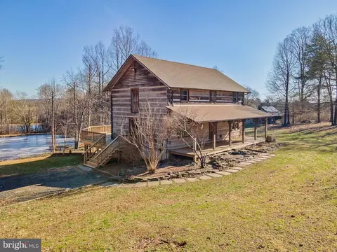 7101 Catbird Ln, Marshall, VA 20115 photo 1