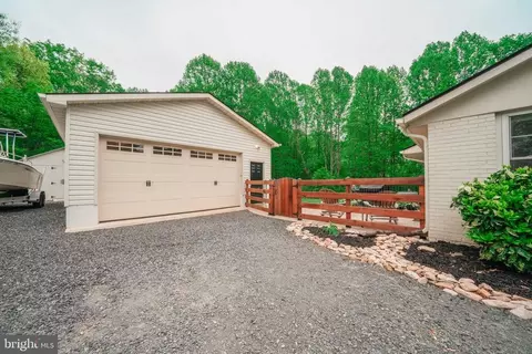 5216 Sumerduck Rd, Sumerduck, VA 22742 photo 4