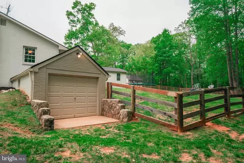5216 Sumerduck Rd, Sumerduck, VA 22742 photo 7