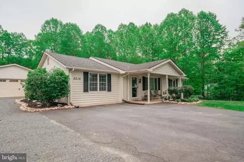 5216 Sumerduck Rd, Sumerduck, VA 22742 photo 3