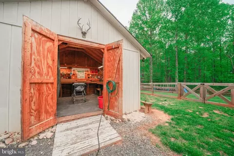 5216 Sumerduck Rd, Sumerduck, VA 22742 photo 11