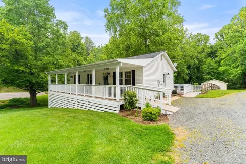 4651 Morgans Bluff Dr, Marshall, VA 20115 photo 1