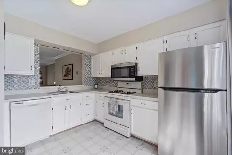 752 Cherry Tree Ln, Warrenton, VA 20186 photo 3