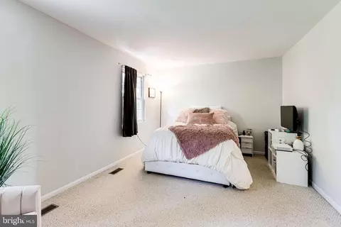 8623 Harrison Ct, Marshall, VA 20115 photo 15