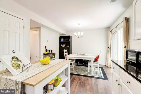 8623 Harrison Ct, Marshall, VA 20115 photo 5